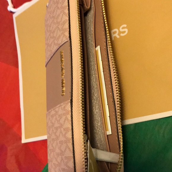 Michael Kors wallet - Picture 5 of 6